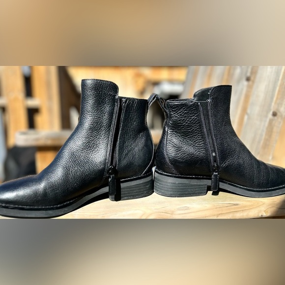 Cole Haan, River Chelsea Waterproof Leather
Bootie/Side Zip size 71/2B Black - Picture 4 of 11